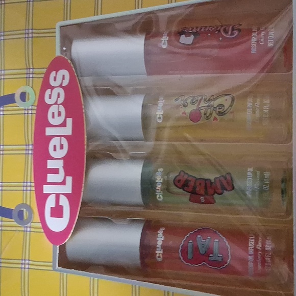 NWT Clueless Dionne Palette, 1 Lipgloss, 2 Pc Nail Art, 4 Lip Oil - Picture 9 of 10